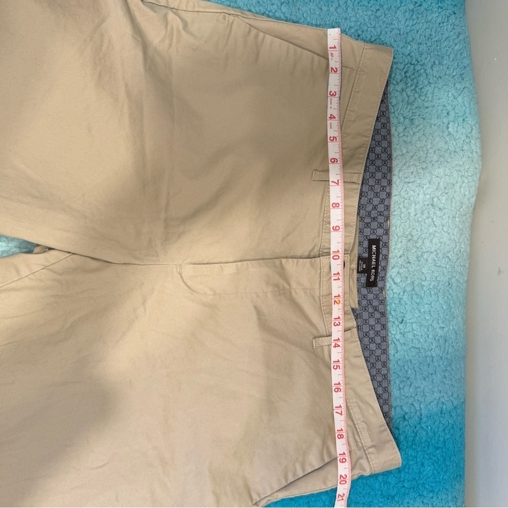🔥Michael Kors Men's Tan Shorts🔥 - Picture 7 of 7